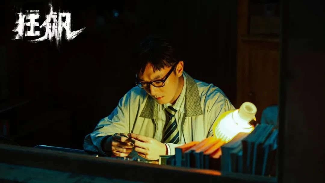 高启盛在不断受挫和自我励志的过程中,自卑演变成了自负