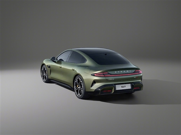 小米汽车SU7海湾蓝/橄榄绿/雅灰实拍图对比!你最喜欢哪一款