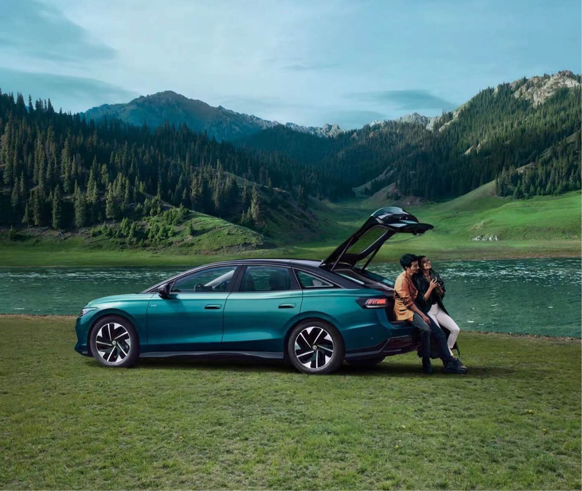 轴距比汉EV长,配置比Model 3高,大众ID.7 VIZZION哪款值得买?