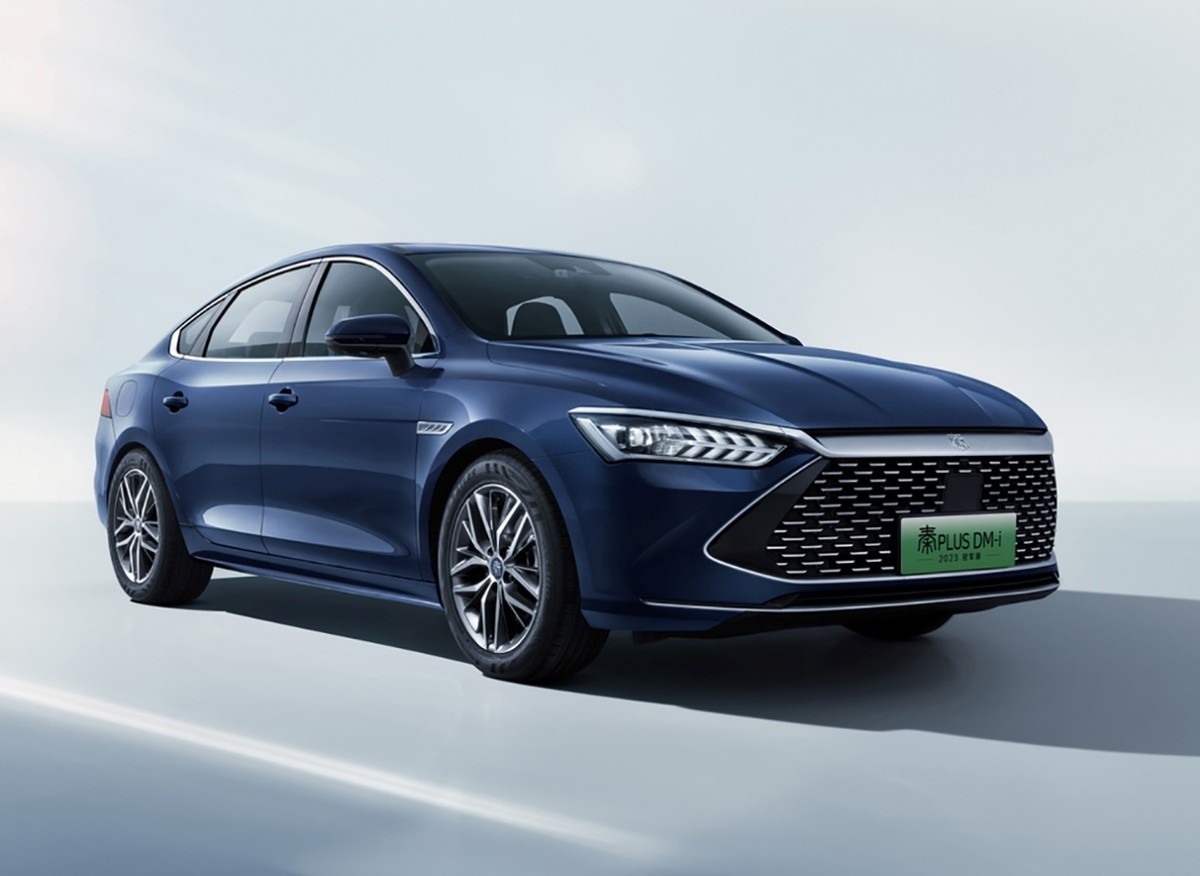 就差1000元 应该怎么选?五菱星光对比秦PLUS DM-i