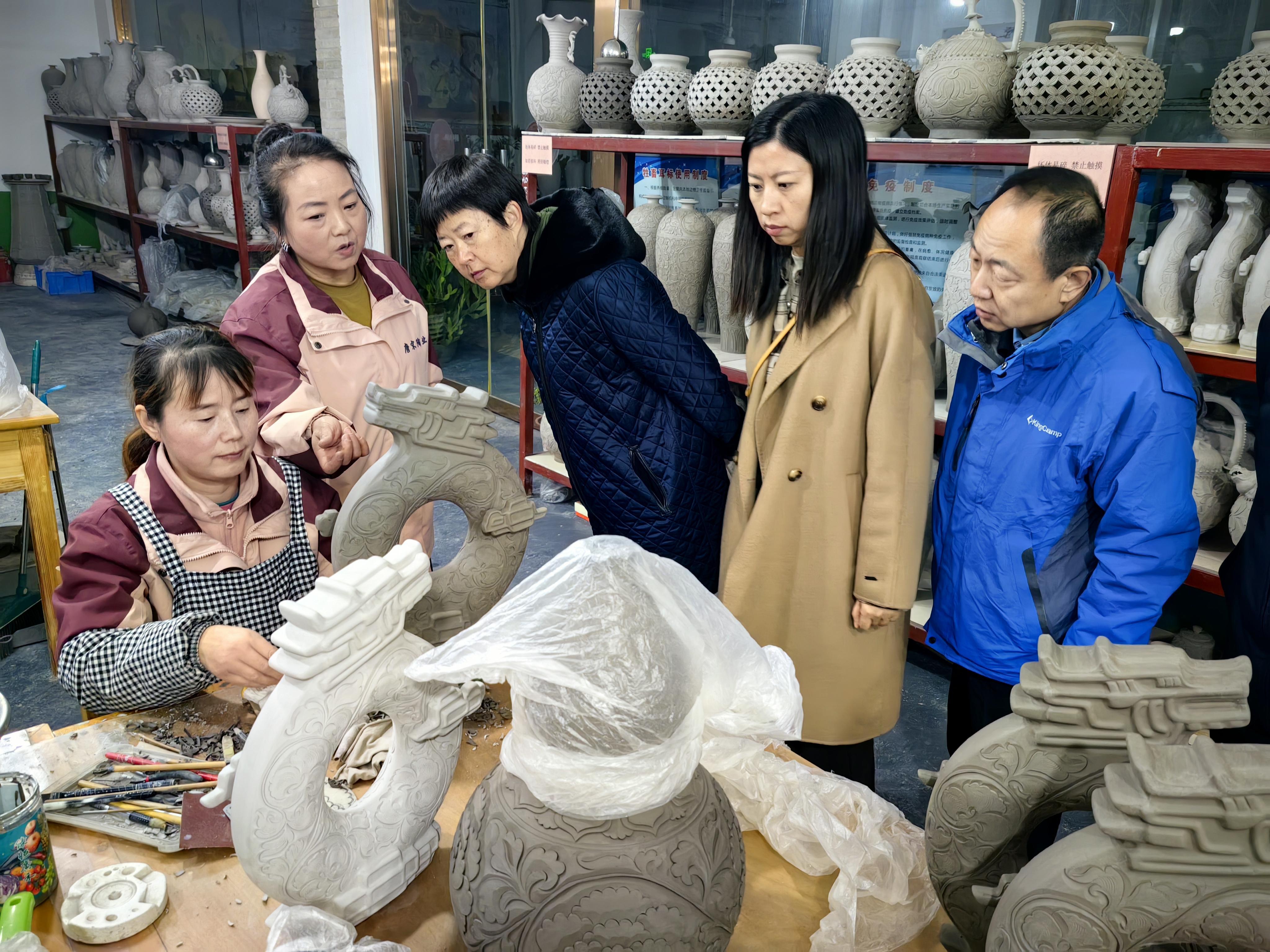 牛震云在耀州中学以《教学工作中的大思政实践》为题,为北京市八一