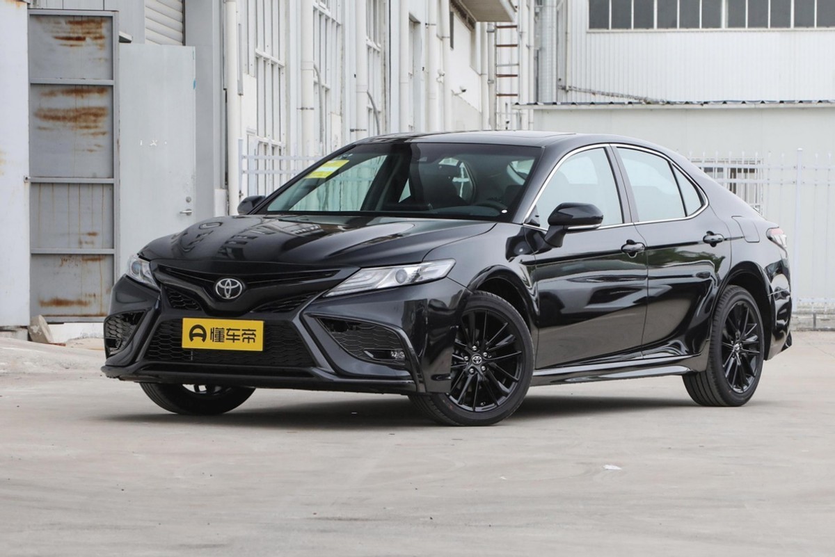 国货之光对比合资老将 全新红旗H5和丰田凯美瑞怎么选?