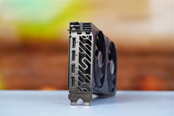 中国特供!蓝宝石AMD RX 6750 GRE 10GB白金版图赏