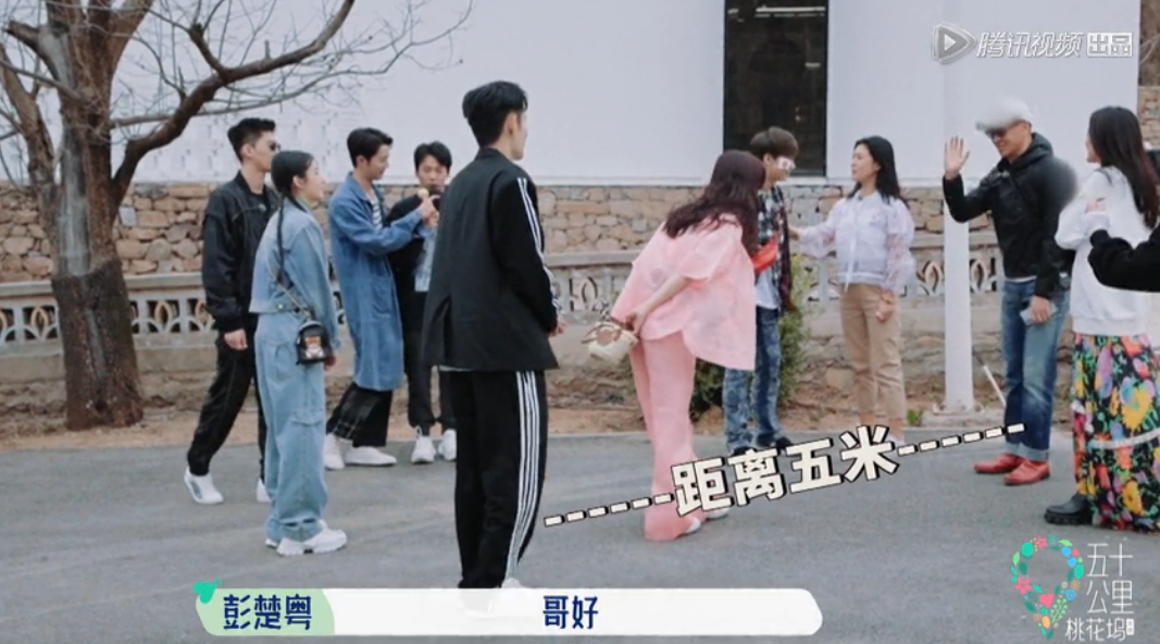 一句话都不说？以为她被孤立了…