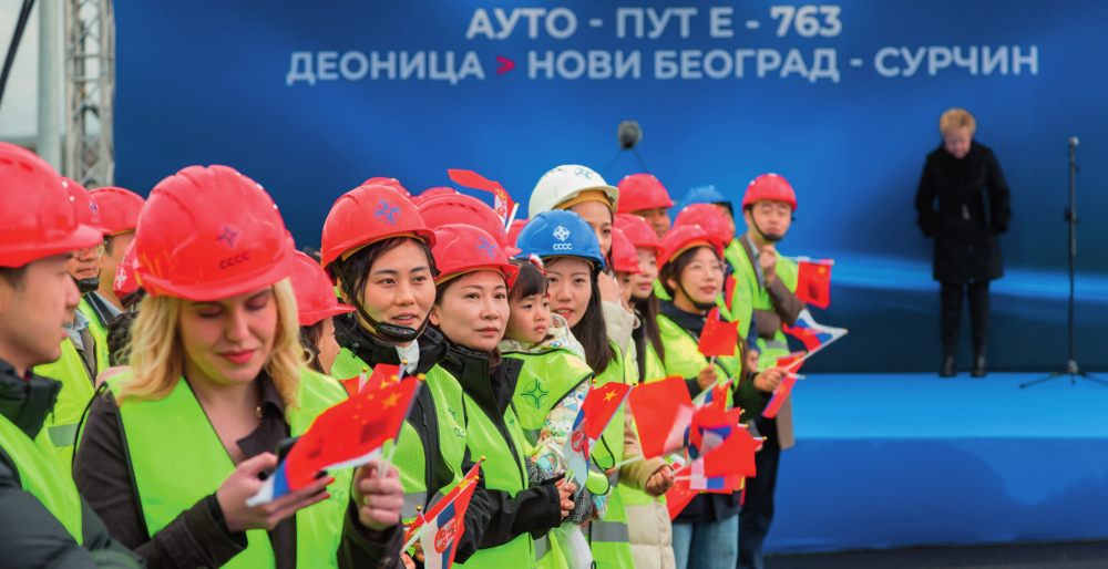 由中国企业承建的塞尔维亚E763高速公路新贝尔格莱德—苏尔钦段通车仪式现场（2023年4月1日摄） 石中玉摄 / 本刊