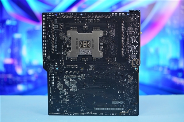 36相极致供电!华硕Pro WS TRX50-SAGE WIFI主板图赏