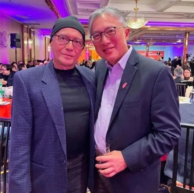 尊龙(左)(图:网络)