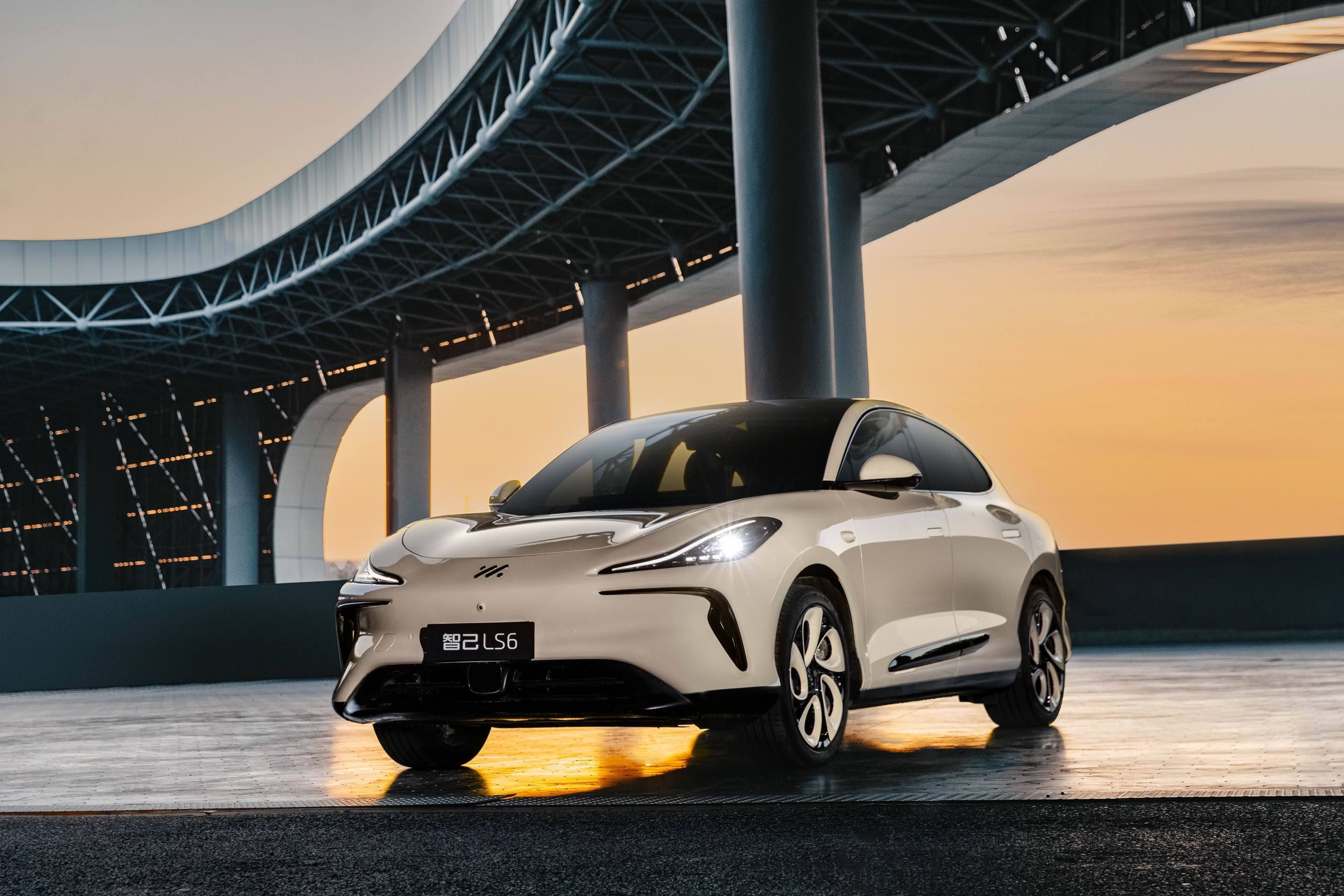 首秀登顶微博热榜top1智己ls6订单破万