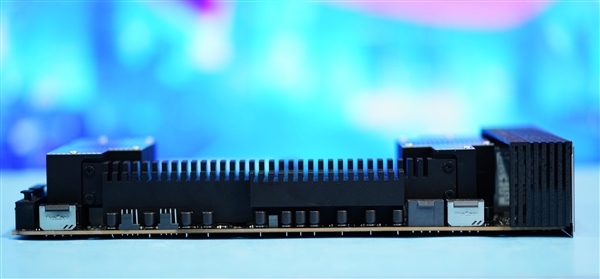 36相极致供电!华硕Pro WS TRX50-SAGE WIFI主板图赏