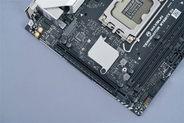 小主机选它没错!铭瑄终结者B760ITX D4 WIFI主板图赏