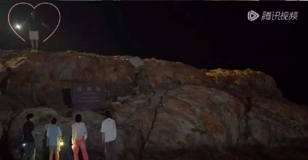 一句话都不说？以为她被孤立了…