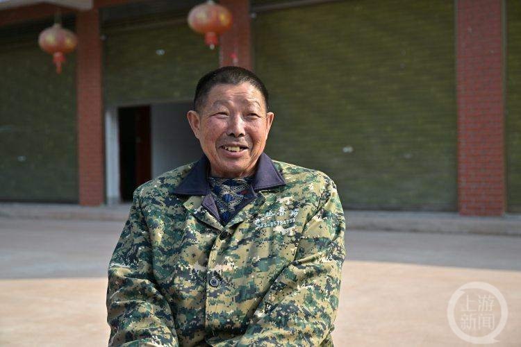 △与“麻风村”交集颇多的渔民崔坤阳