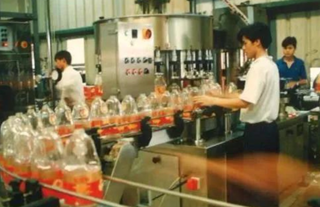 90年代金龙鱼食用油生产线