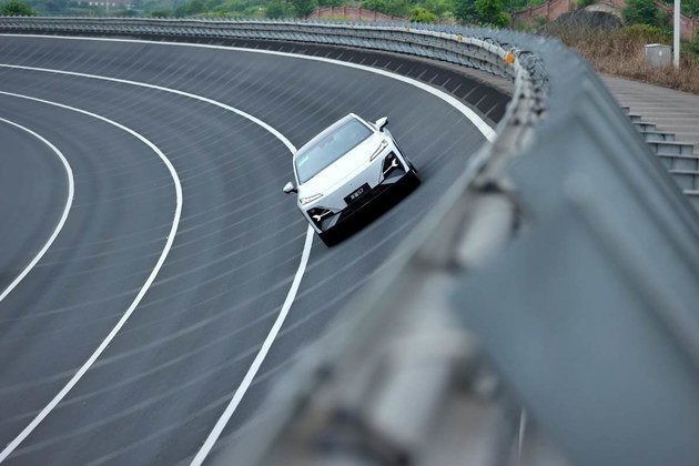 超感驾趣电动SUV深蓝S7 6月25日启程发布