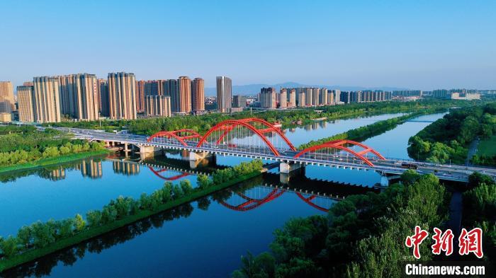 航拍临汾市汾河文化生态景区。闫锐鹏摄