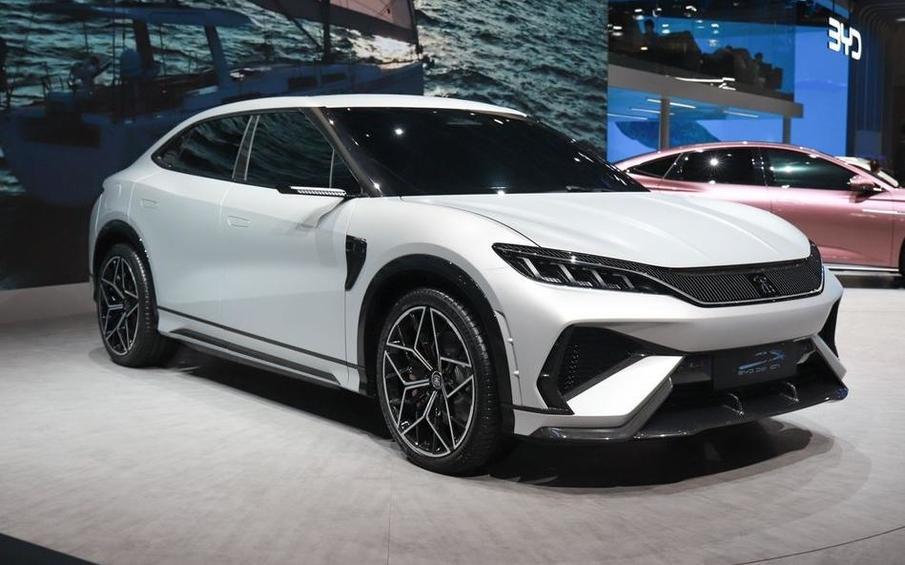 【成都车展】人送外号“最美比亚迪”,配色猛男芭比粉?宋L亮相