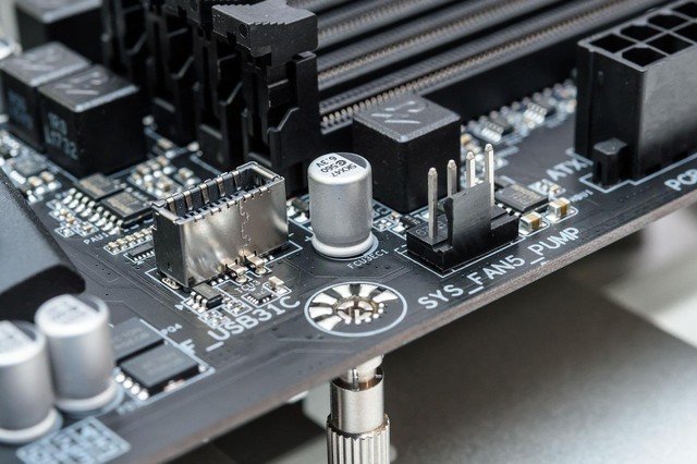 不注意很容易被坑!主板接口有玄机