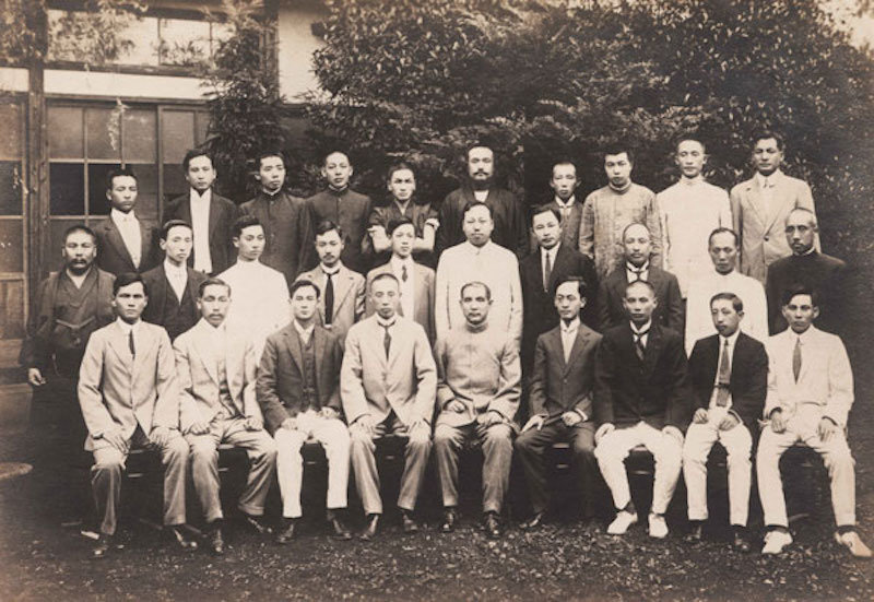 1915年9月，孙中山等人在日本东京