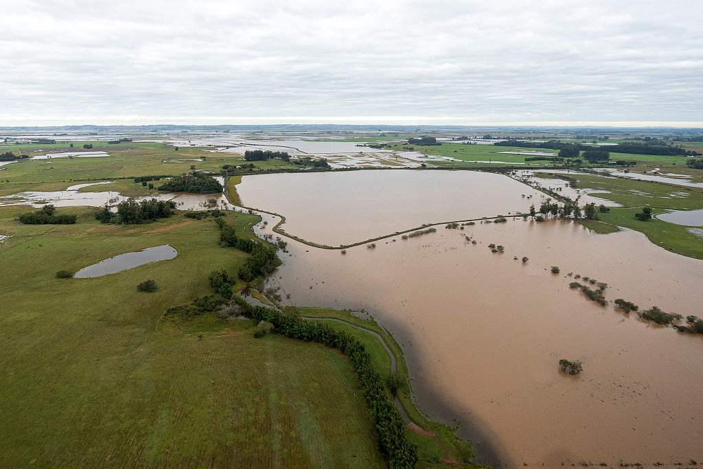 当地时间2023年6月17日，巴西南里奥格兰德州圣莱奥波尔多，温带气旋引发了雷暴和暴风雨，很多地方被洪水淹没。