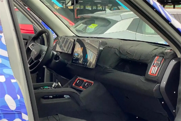 大尺寸中控屏+HUD抬头显示:比亚迪皮卡内饰专利图曝光