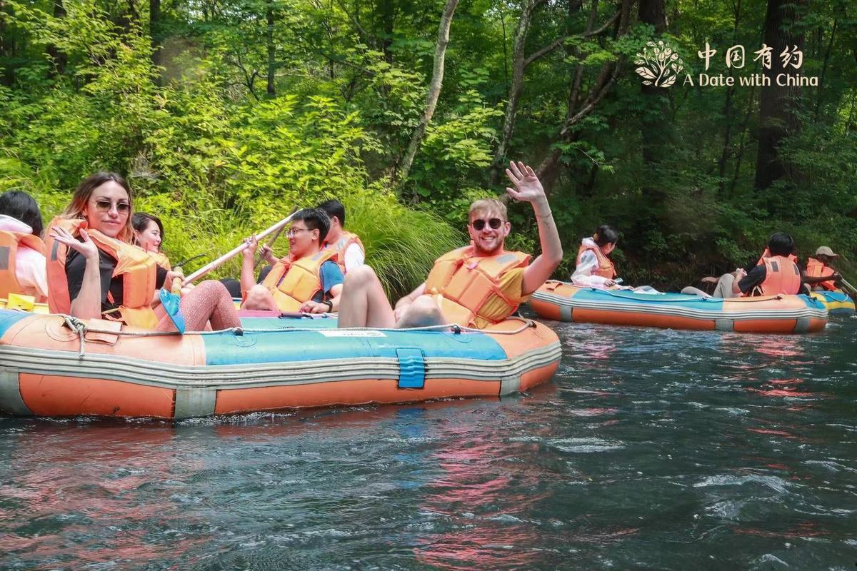 露水河国家森林公园以其独特的旅游资源吸引着全世界的游客来此避暑游玩。