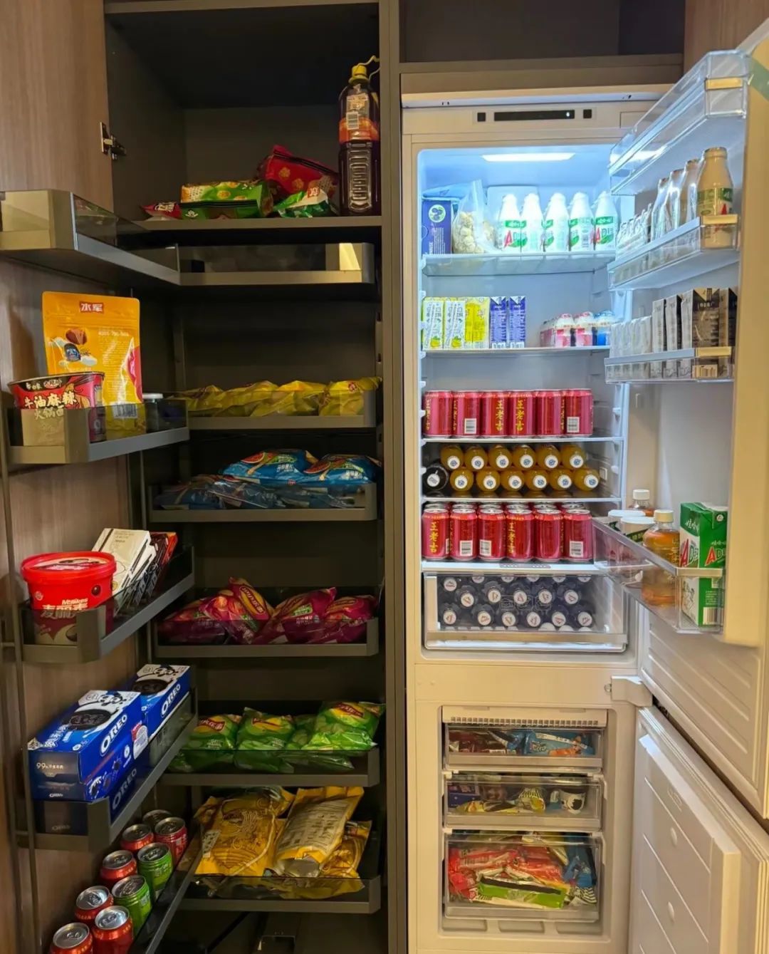 还记得《庆余年》里的小叶轻眉吗？18岁的她长这样…