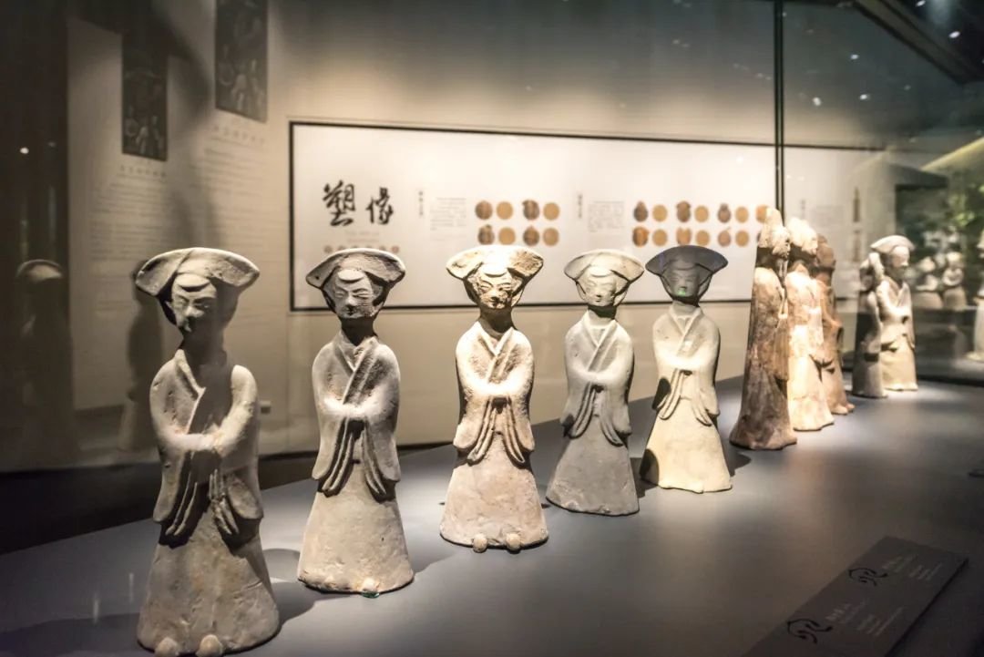 图片|南京六朝博物馆展示的陶俑 · 摄图网 ©