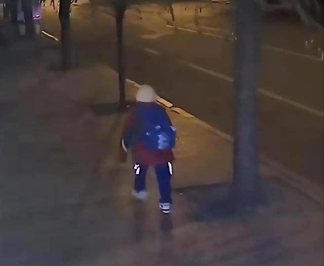 郑春梅失踪时衣着