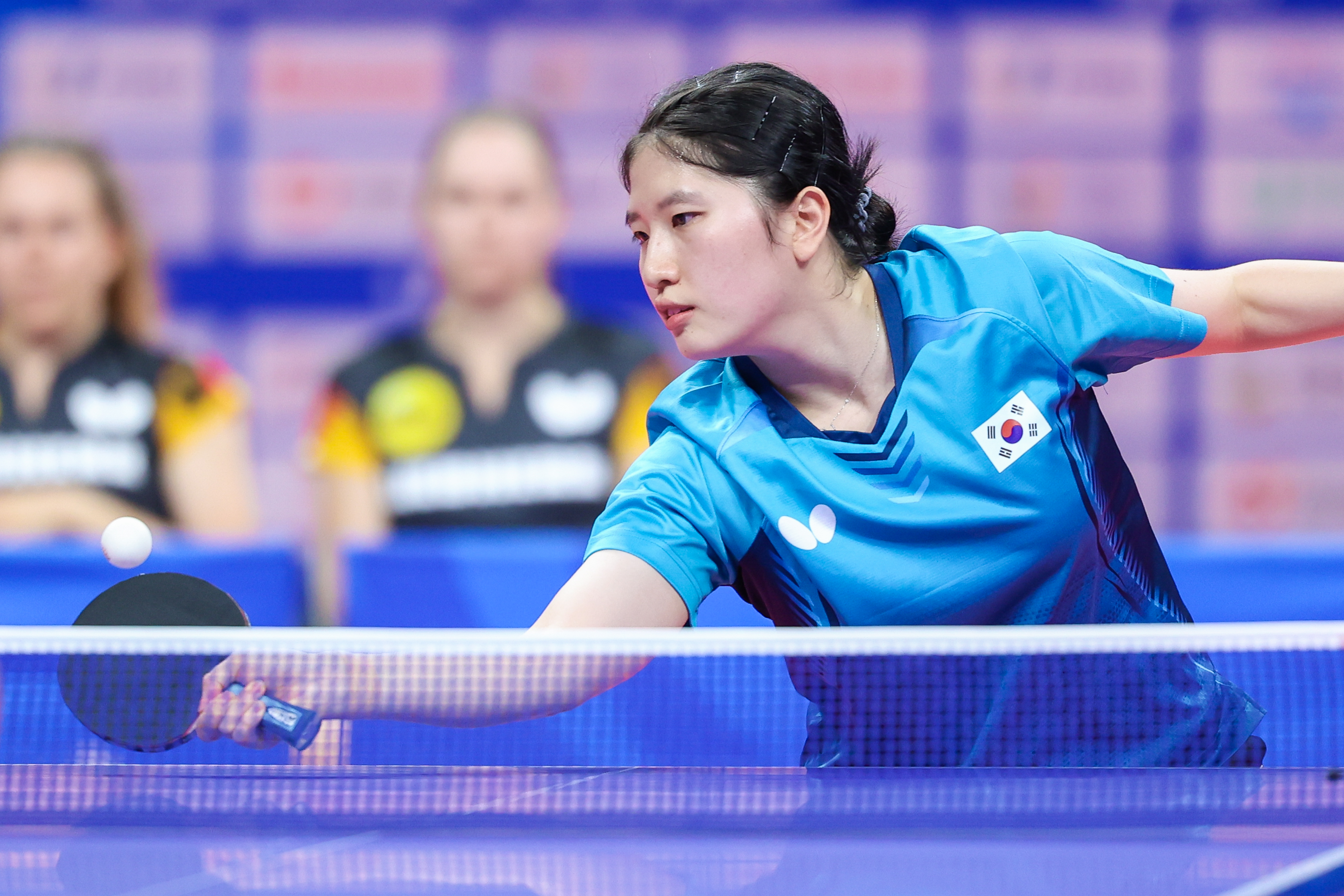 7月30日，韩国乒乓球队队员在比赛中。官方摄影团队提供