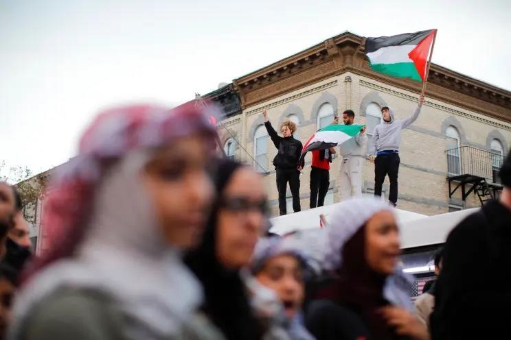 ▲10月21日，美国纽约民众在布鲁克林举行集会，声援巴勒斯坦人