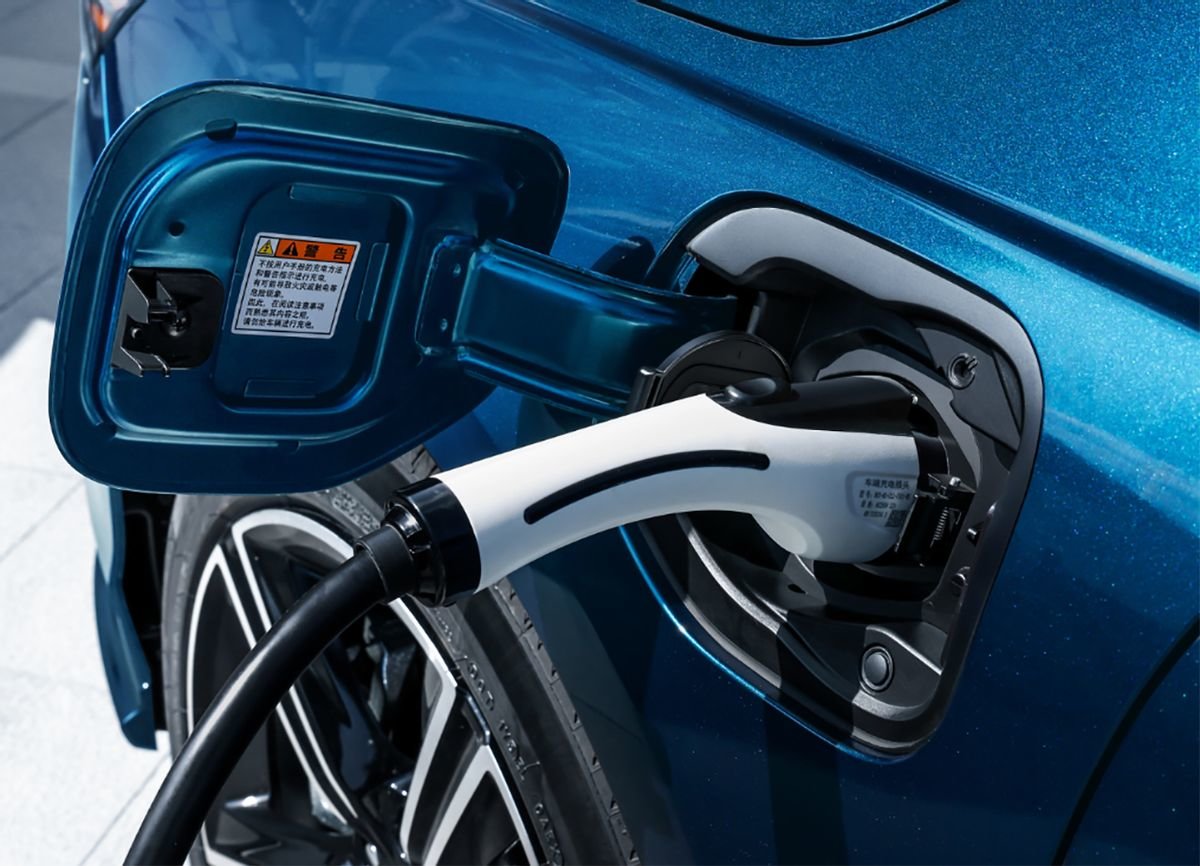 重新发布了一下迈腾PHEV,全新雅阁PHEV真是2023年的产品?