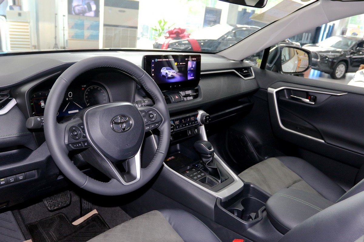 探店新RAV4荣放:全能超进化!北美探险版来了!玩的就是野!