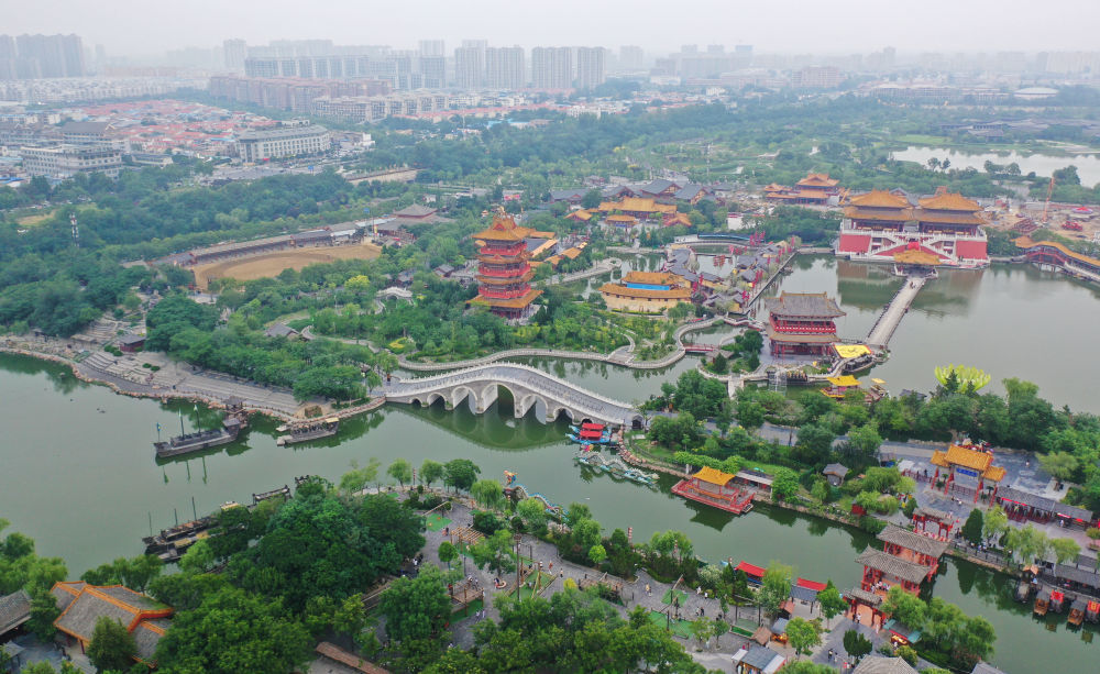 开封清明上河园（2023年6月20日摄，无人机照片）。新华社记者 张浩然 摄