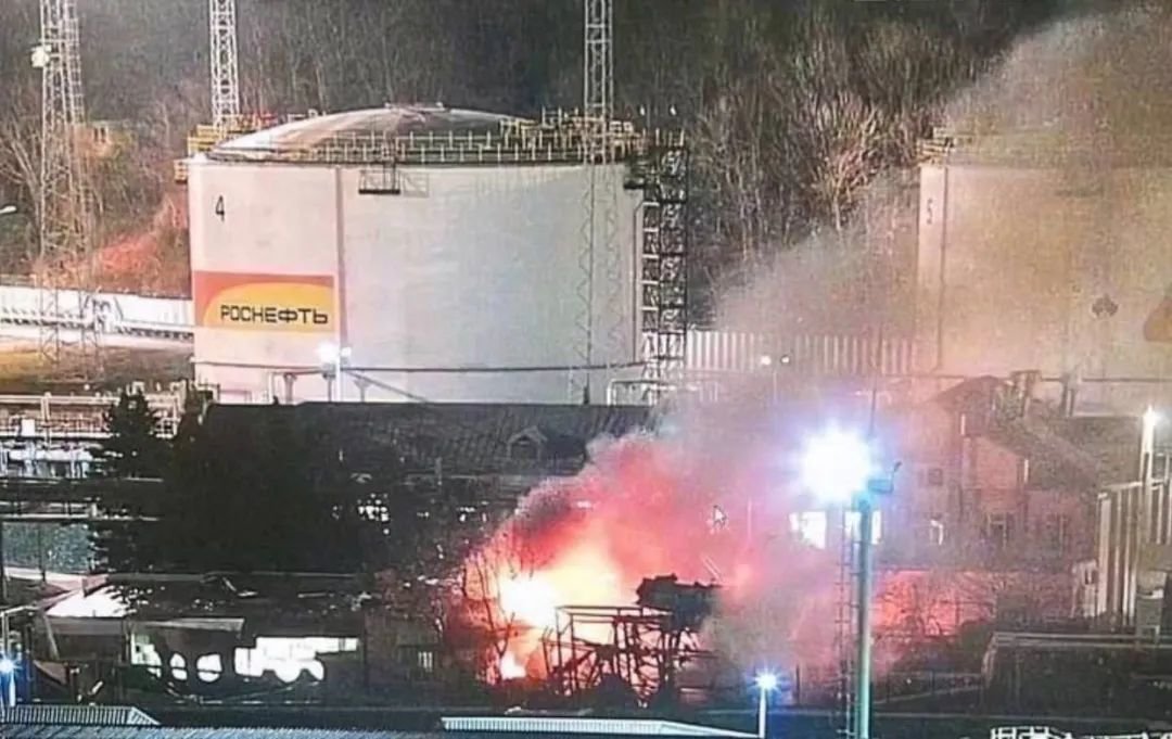 俄tuapse，rosneft的油库昨夜也被无人机击中