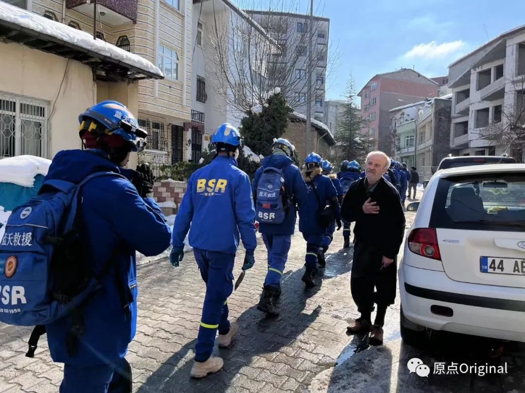 土耳其人对救援队表示感谢。受访者供图