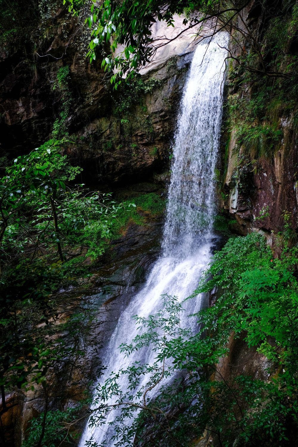 天台山琼台仙谷景区一处瀑布.