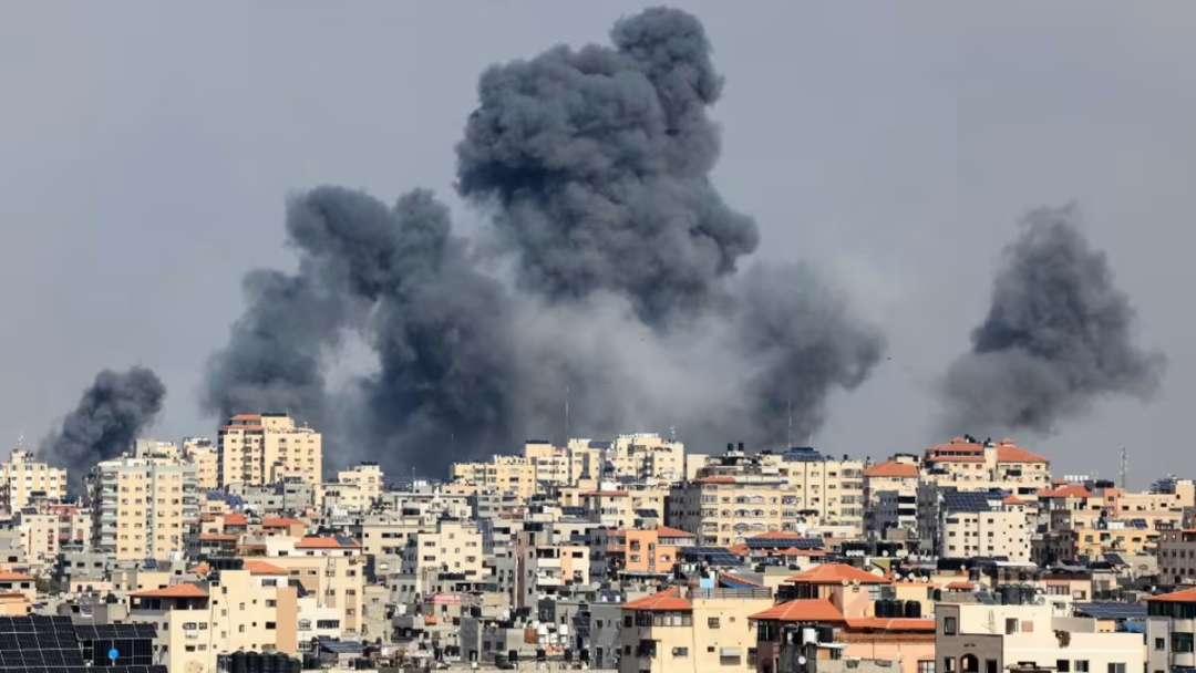 ◆哈马斯发起军事行动后，加沙地区遭到以军空袭。