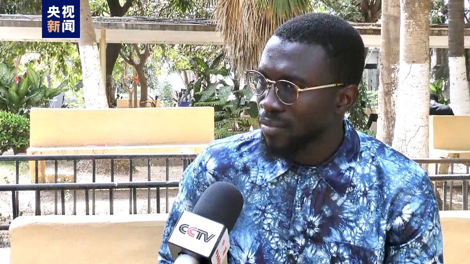 △塞内加尔国际问题专家阿马杜·卡马拉接受总台记者采访，称赞非中合作的榜样作用。