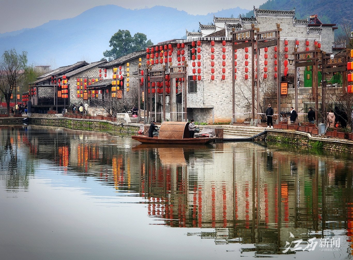 流坑古村处处张灯结彩.摄影丨江西日报全媒体记者徐铮