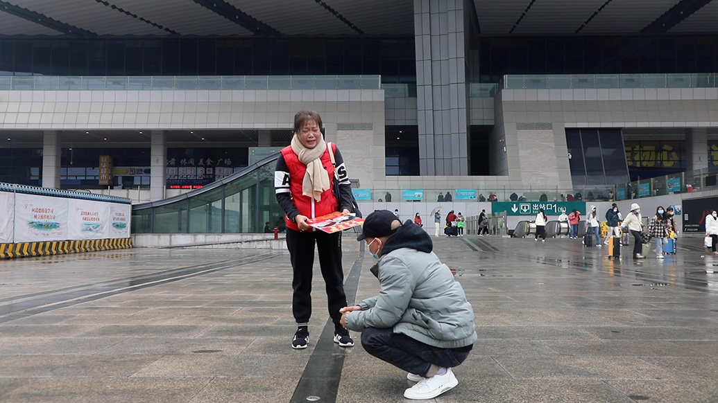 李伟（化名）说最后将王磊遗弃在柳州火车站站前广场。澎湃新闻记者 何锴
