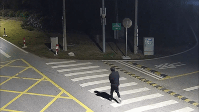 ▲在街头瑟缩着徘徊的小罗