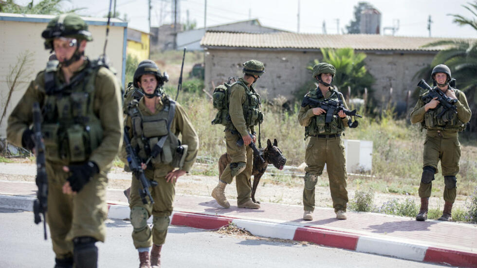 以色列士兵在加沙边境地区巡逻