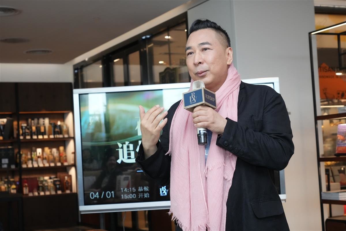 解码港乐经典，《声生不息》明星导师许愿推出新书《离地半尺》(声生不息报名怎么填写)
