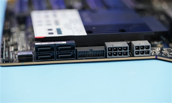 36相极致供电!华硕Pro WS TRX50-SAGE WIFI主板图赏