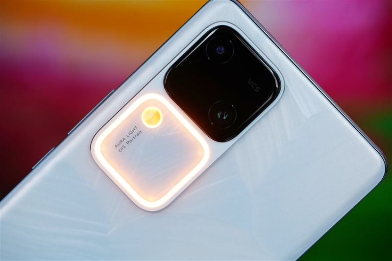 8mm机身下的续航王者!vivo S18评测:5000mAh超薄蓝海电池 轻松用一天半