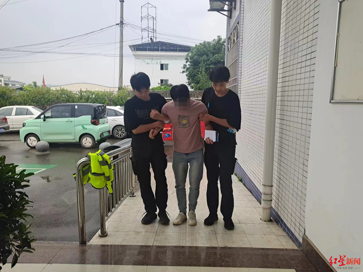 逃离缅北小伙自述：被骗入电诈园区遭毒打电击，逃跑时在雨林躲了一夜摔成骨折
