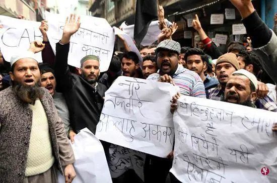 ▲抗议只授予“非穆斯林难民”印度公民身份的伊斯兰教徒