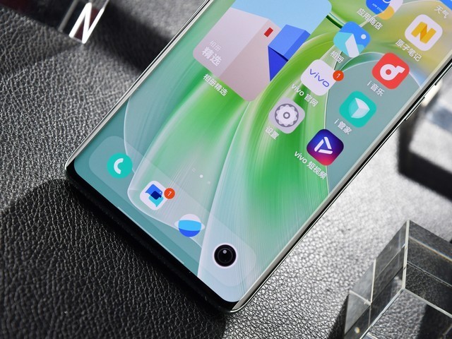 vivo Y100评测:超薄5000mAh长续航,512GB大内存流畅耐用