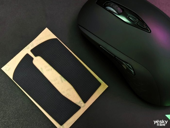 适合大手型 续航没烦恼 雷柏V200W双模无线充电RGB游戏鼠标评测