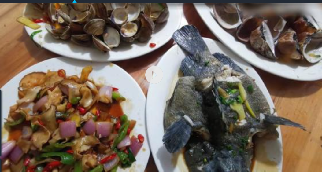 有游客称,自己点了四个菜花费1500元。